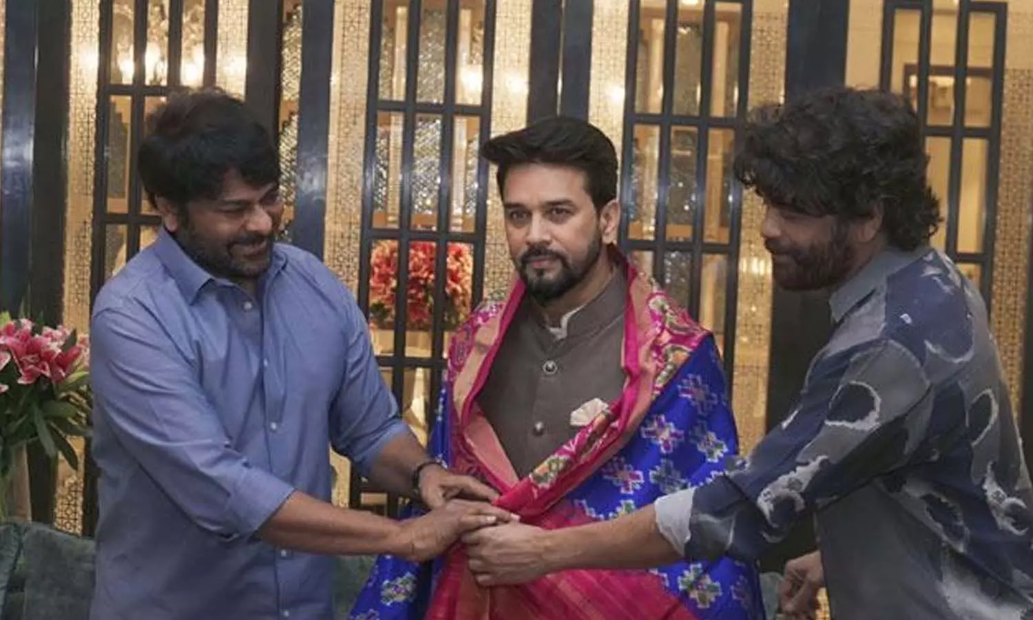 చిరంజీవి, నాగార్జునతో కేంద్ర మంత్రి భేటీ చిరంజీవి, నాగార్జునతో కేంద్ర మంత్రి భేటీ