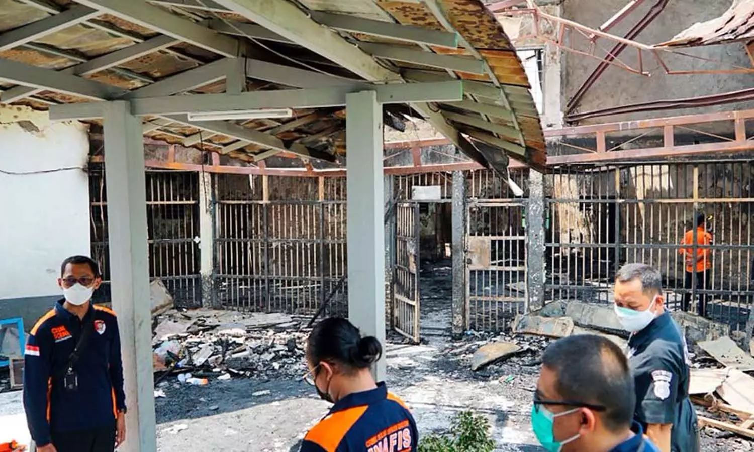 ఘోర అగ్నిప్రమాదం : 17 మంది మృతి