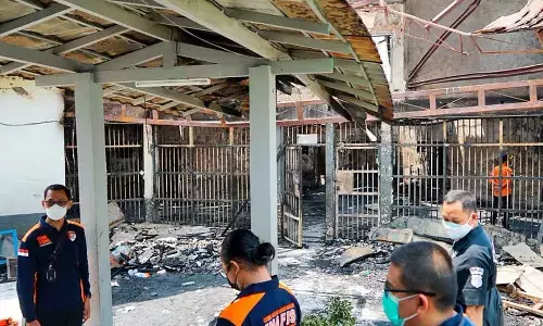 ఘోర అగ్నిప్రమాదం : 17 మంది మృతి