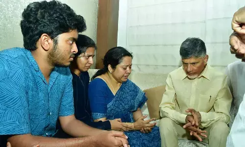 రాజా కుటుంబానికి బాబు ఓదార్పు