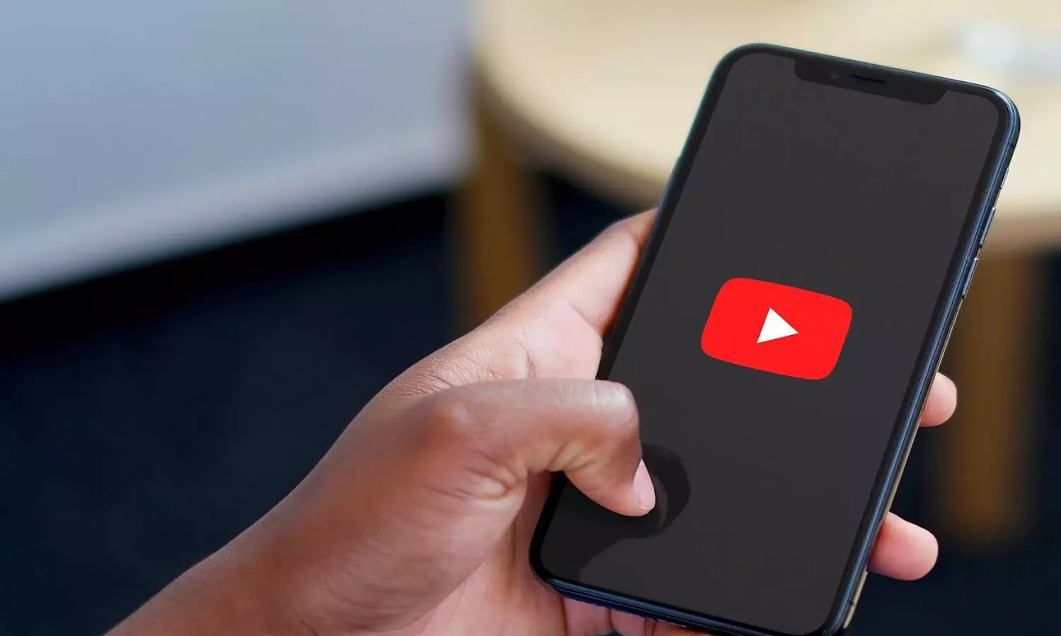 యూట్యూబ్ లో చూసి సొంతంగా కాన్పు.. ఆ తర్వాత బిడ్డను ఏం చేసిందంటే..