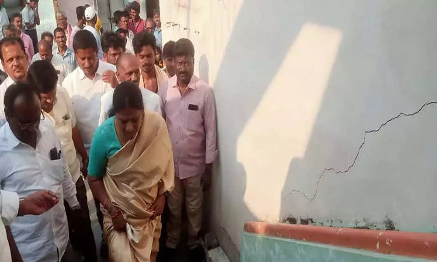 కర్నూలు జిల్లాలో భూప్రకంపనలు