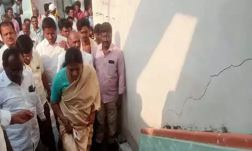 కర్నూలు జిల్లాలో భూప్రకంపనలు