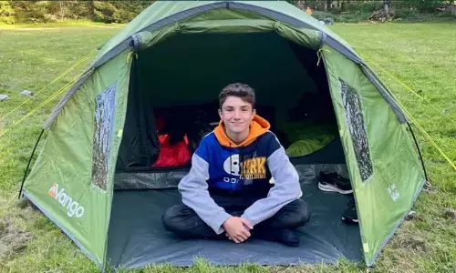 boy, tent, seven crore rupees