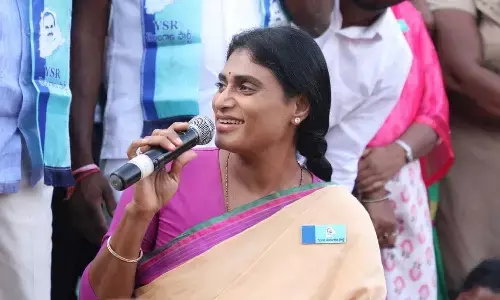 కవితపై షర్మిల ఫైర్