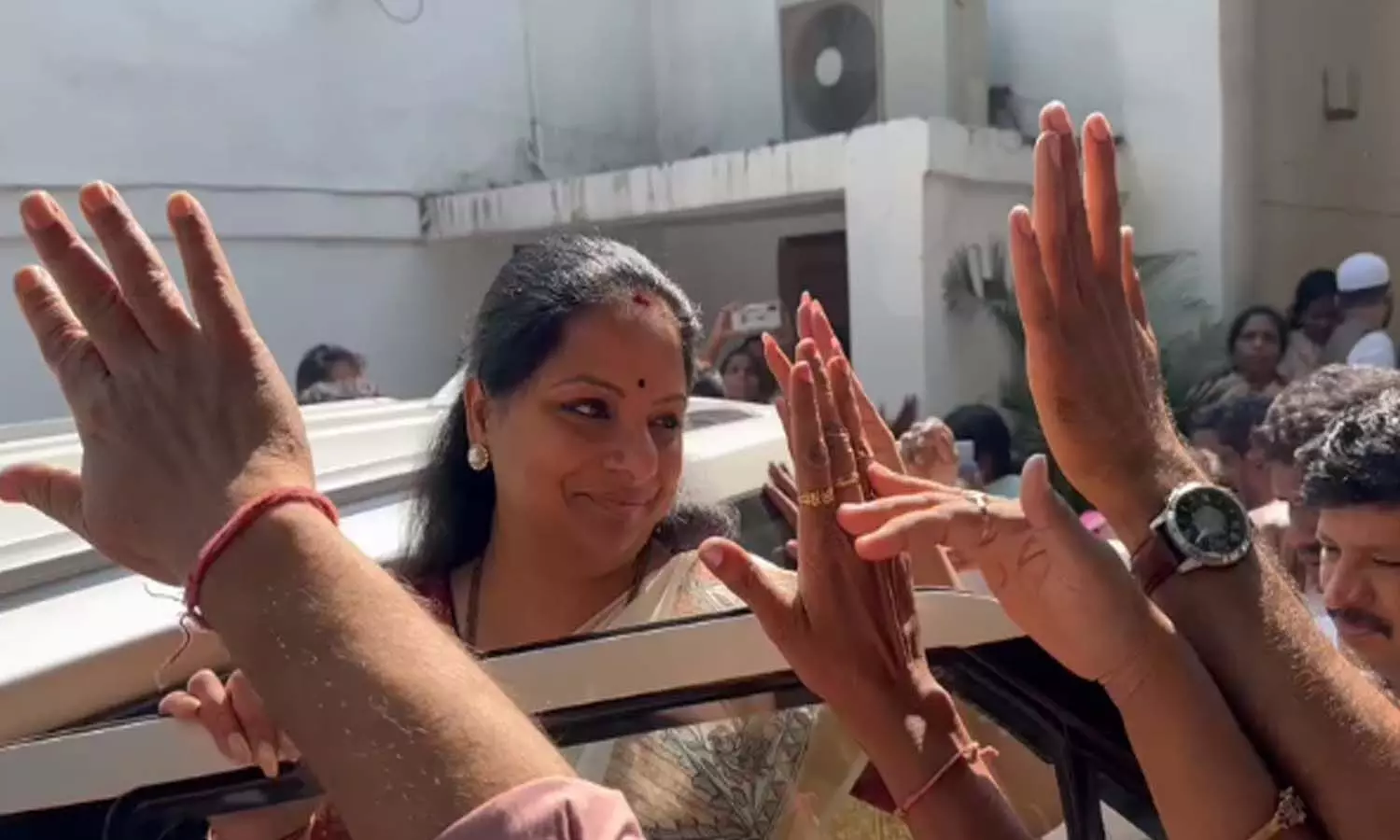 ఈడీ కార్యాలయంలోకి కవిత