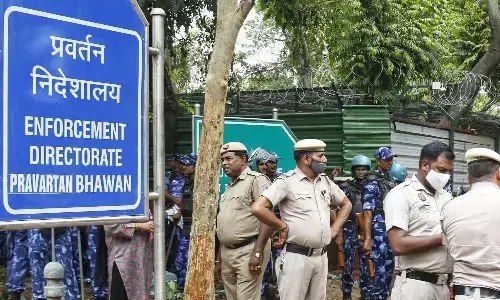 భారీగా బీఆర్ఎస్ కార్యకర్తలు : పోలీసుల బందోబస్తు