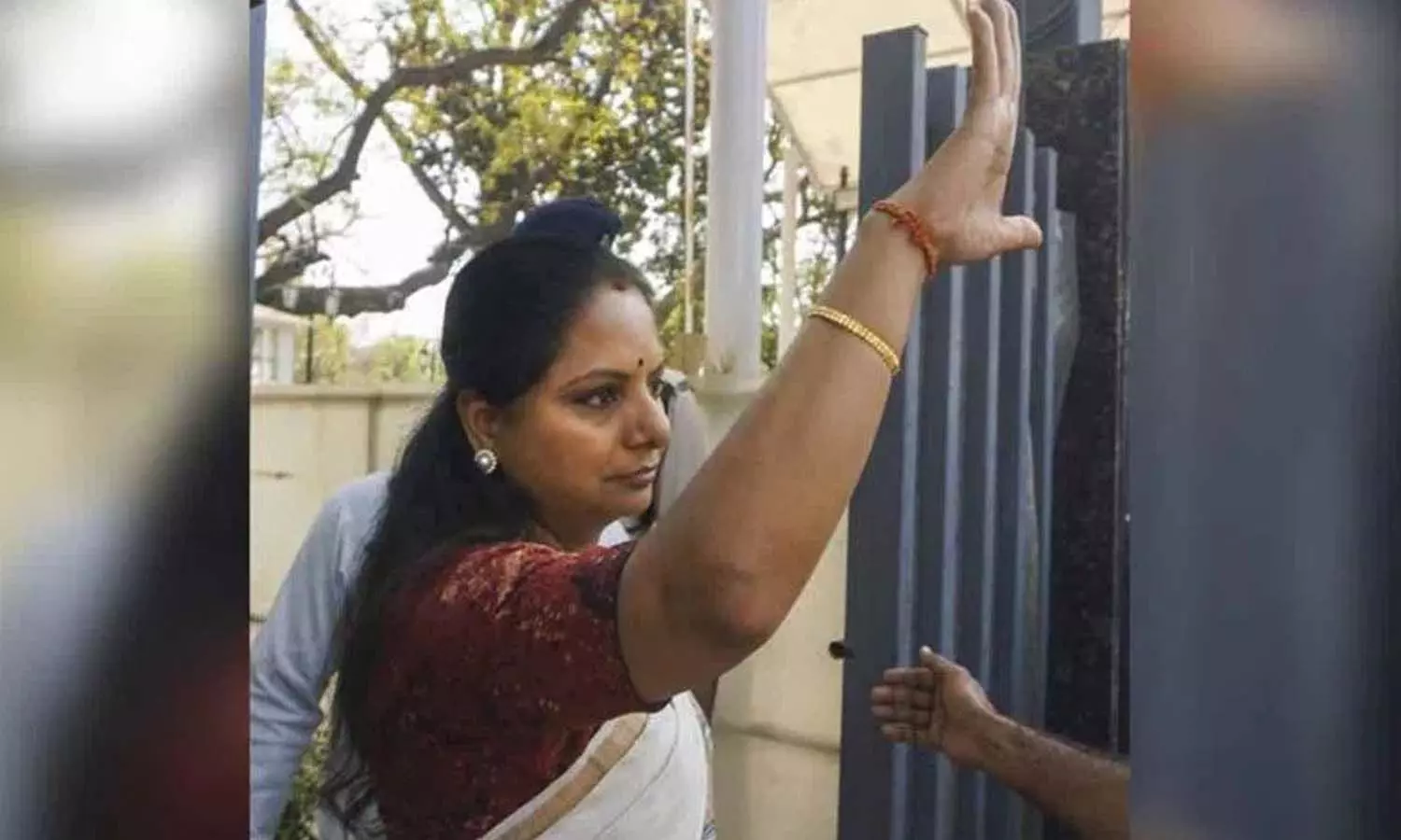 నాకేం సంబంధం : కవిత నాకేం సంబంధం : కవిత