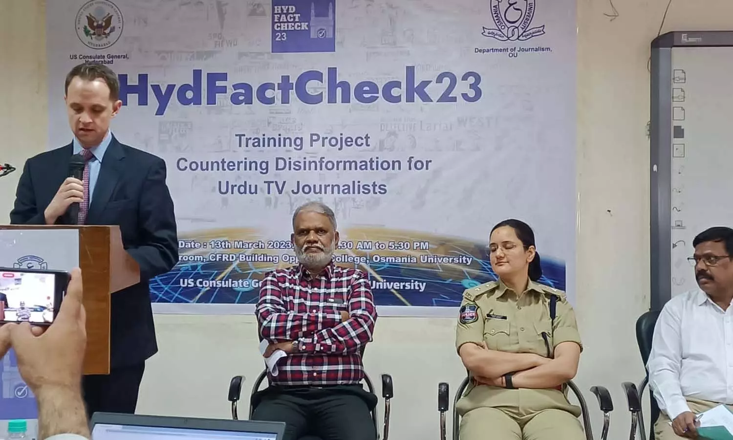 తప్పుడు సమాచారం ప్రజాస్వామ్యానికే ముప్పు