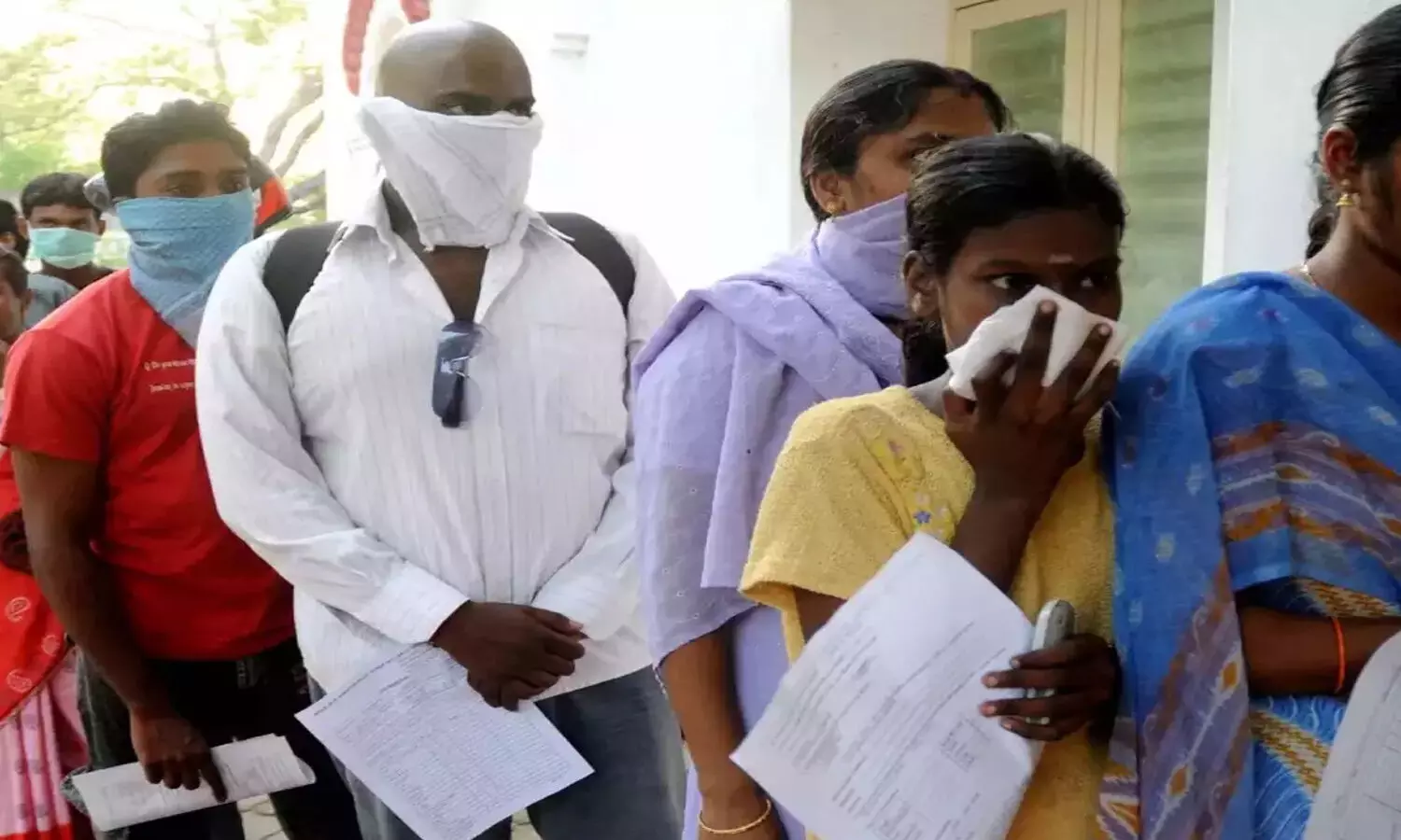 కోరలు చాస్తోన్న H3N2.. తెలుగు రాష్ట్రాల్లో విజృంభణ కోరలు చాస్తోన్న H3N2.. తెలుగు రాష్ట్రాల్లో విజృంభణ