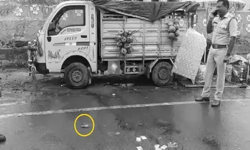 kakinada district, coconut vendor attack on inspector, kakinada crime news