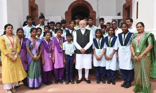 మోదీని కలిసిన ఏపీ ఎస్సీ హాస్టల్ విద్యార్థులు