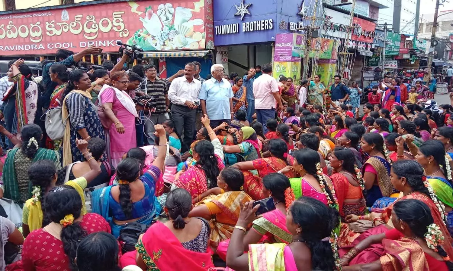 విజయవాడలో ఉద్రిక్తత