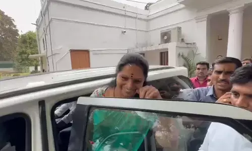 Breaking : ఈడీ ఆఫీసుకు చేరుకున్న కవిత