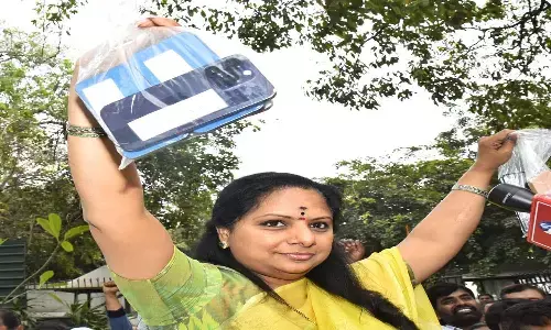ఈడీ ఆఫీసుకు కల్వకుంట్ల కవిత