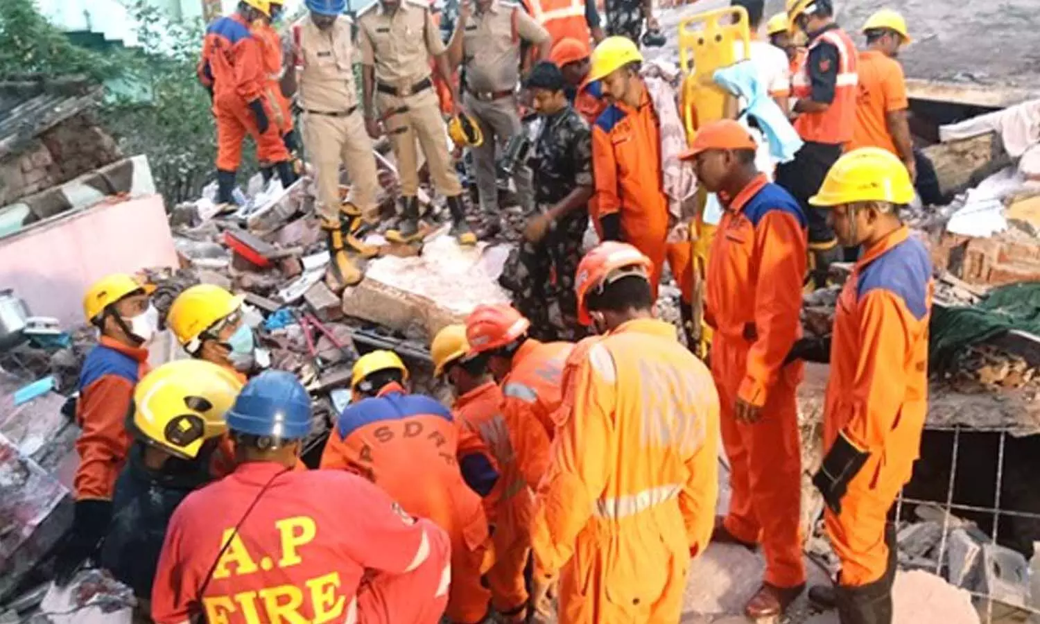 విశాఖలో విషాదం : ముగ్గురి మృతి