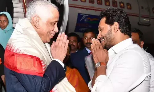 నేడు గవర్నర్ వద్దకు జగన్.. వారిలో టెన్షన్