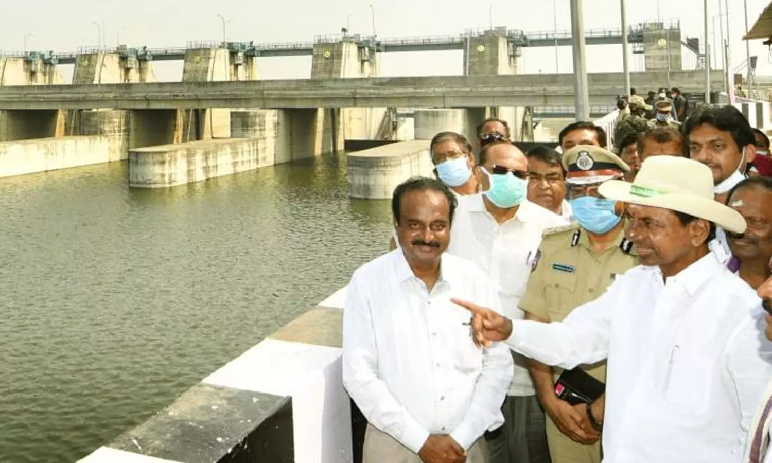 ఆ ప్రాజెక్టు తక్షణం నిలిపేయండి