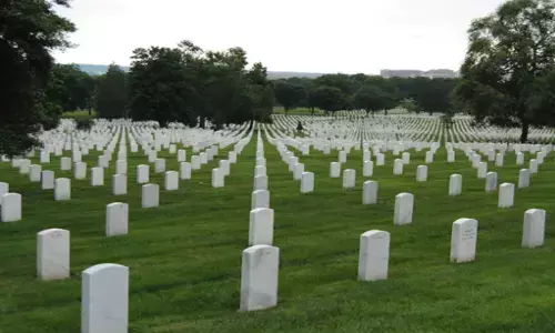 man digs up mothers grave, poland crime news