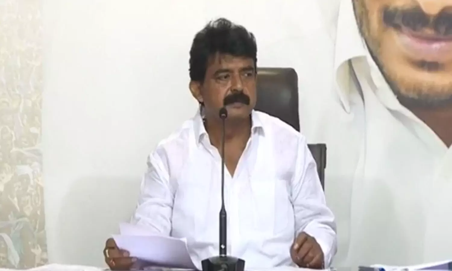 మంత్రివర్గ విస్తరణపై పేర్ని నాని ఏమన్నారంటే? మంత్రివర్గ విస్తరణపై పేర్ని నాని ఏమన్నారంటే?