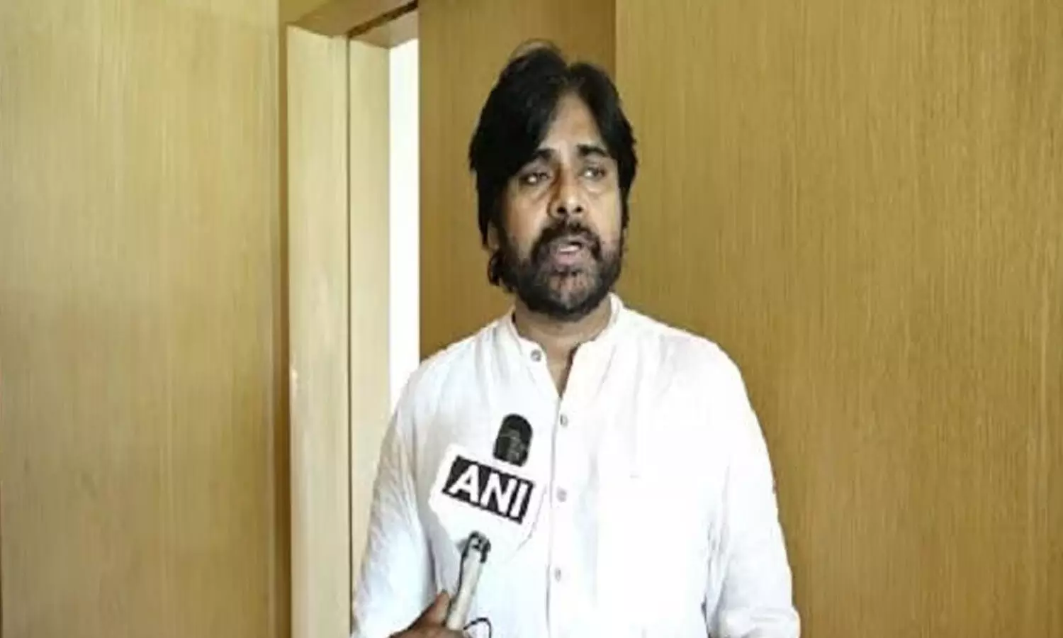 ఢిల్లీలోనే పవన్.. ఏం జరుగుతుంది?