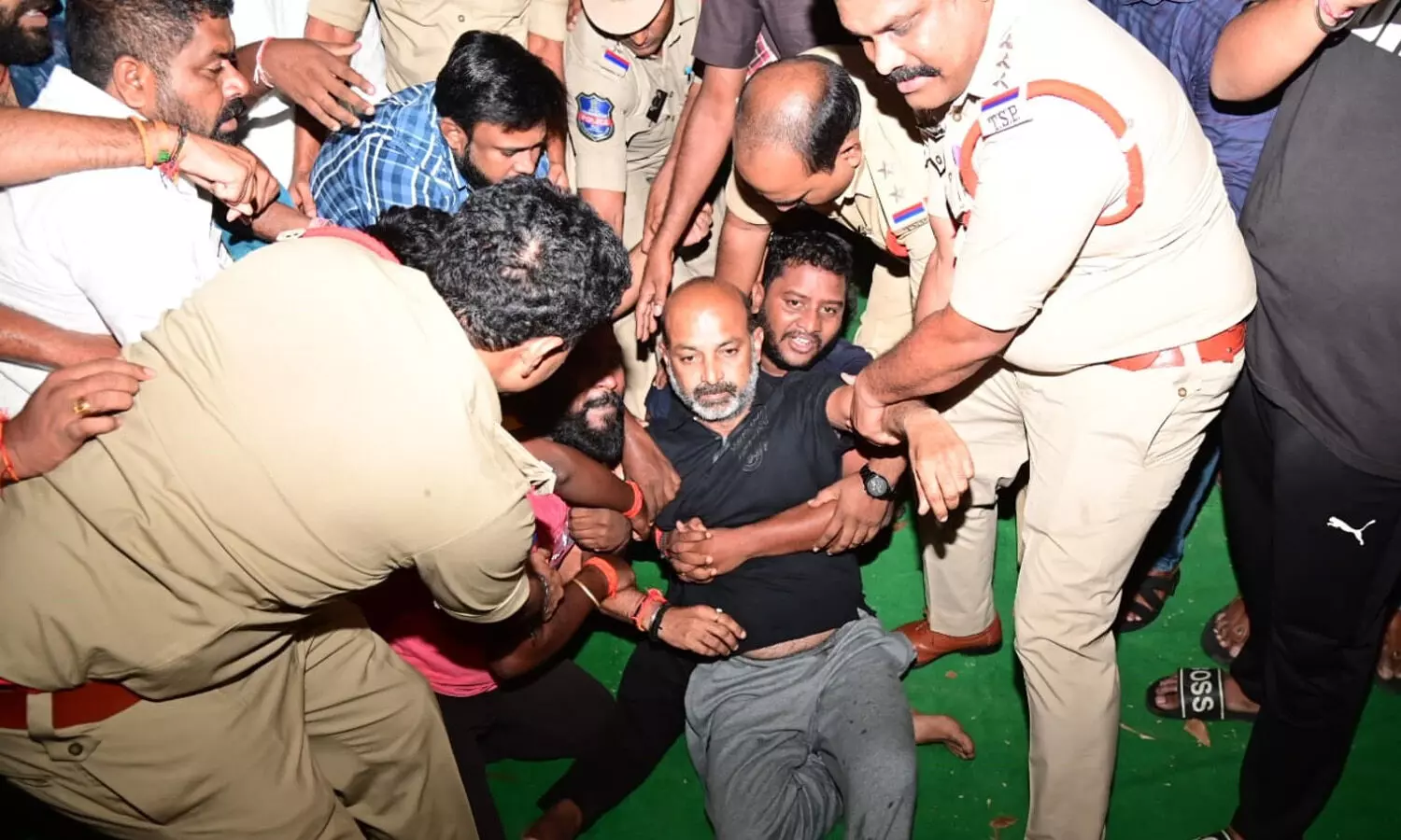 బండి సంజయ్‌ అరెస్ట్ పై హౌస్‌మోషన్ పిటీషన్