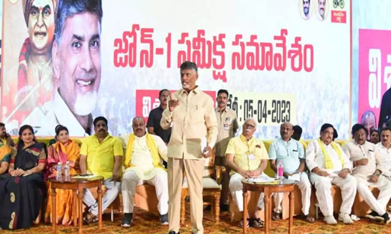 దేశంలో అత్యంత సంపన్న సీఎం జగన్ : చంద్రబాబు దేశంలో అత్యంత సంపన్న సీఎం జగన్ : చంద్రబాబు