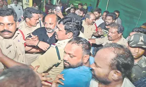 బండి సంజయ్ అరెస్ట్