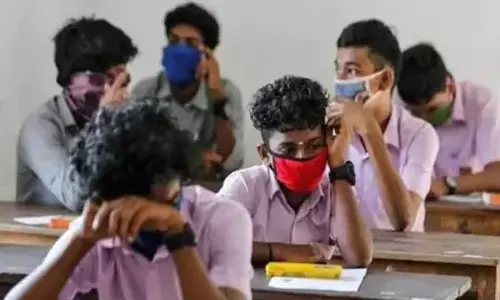 తెలంగాణలో కరోనా విజృంభణ.. స్కూల్లో 15 మందికి పాజిటివ్