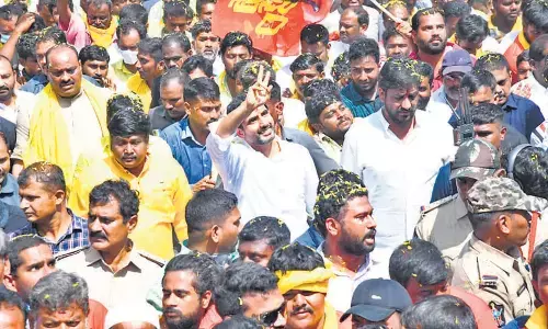 నేడు లోకేష్ వెంట బాలకృష్ణ