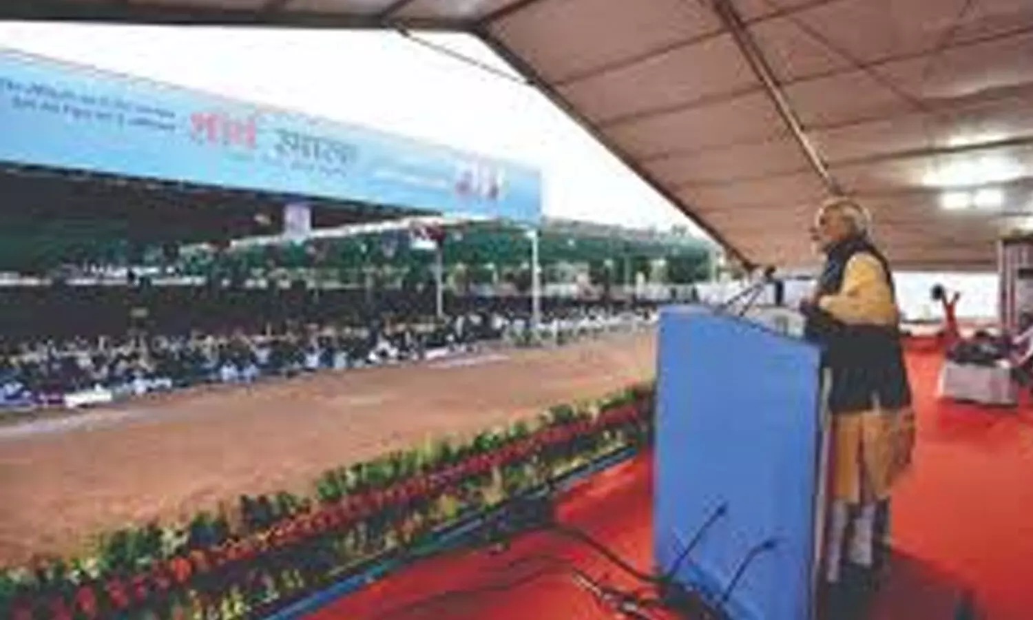 ప్రధాని పక్కన రేవంత్.. ఒక్కరికే చోటు ప్రధాని పక్కన రేవంత్.. ఒక్కరికే చోటు