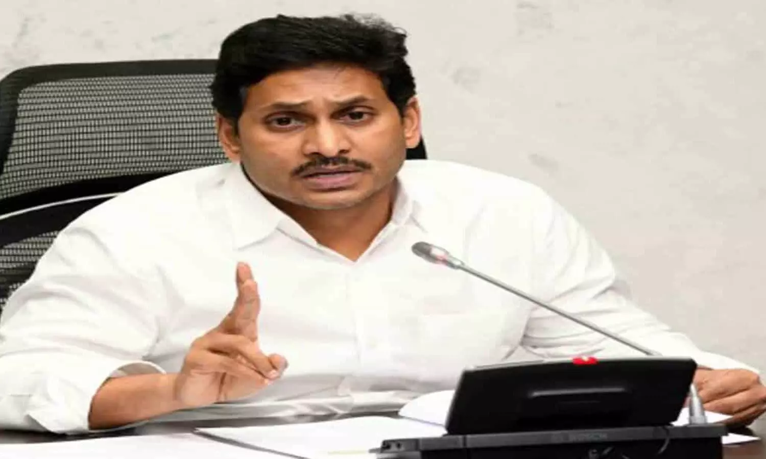నేను కోర్టుకు హాజరు కాలేను : జగన్