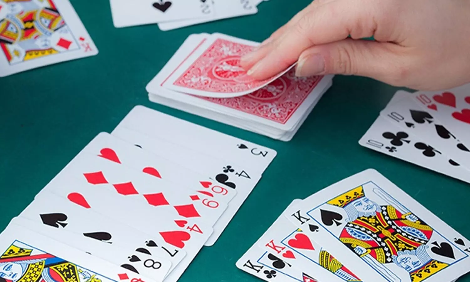 జూదం ఆడుతున్న సీఏ, ఏఎస్సై సహా 13 మంది అరెస్ట్