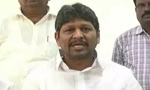 జీతాలు కూడా ఎప్పుడిస్తారో చెప్పలేరా?