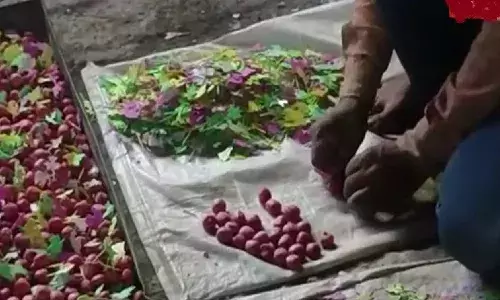 హైదరాబాద్ లో నకిలీ చాక్లెట్ల దందా