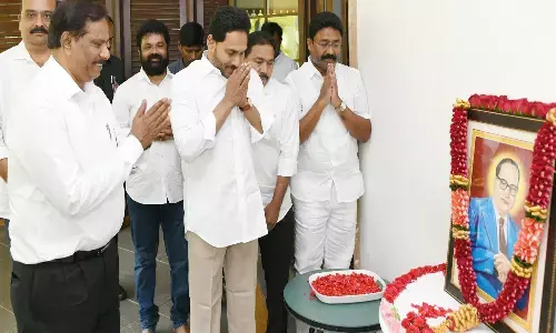 అంబేద్కర్‌కు ఘన నివాళులు
