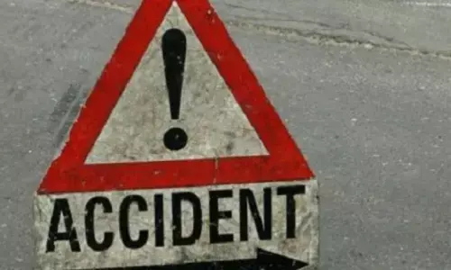 అనంతలో కొండమీద నుంచి పడిన కారు