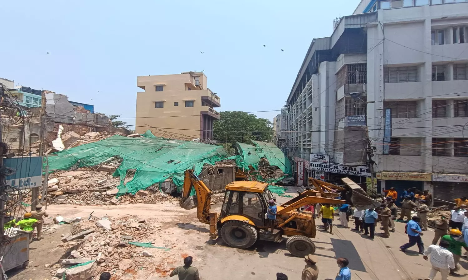 Breaking : చెన్నైలో కుప్పకూలిన భవనం