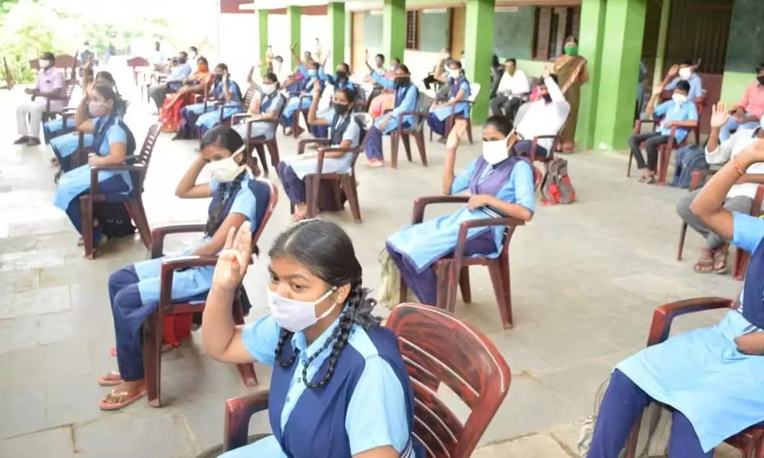 ప్రకాశం పాఠశాలలో కరోనా కలకలం