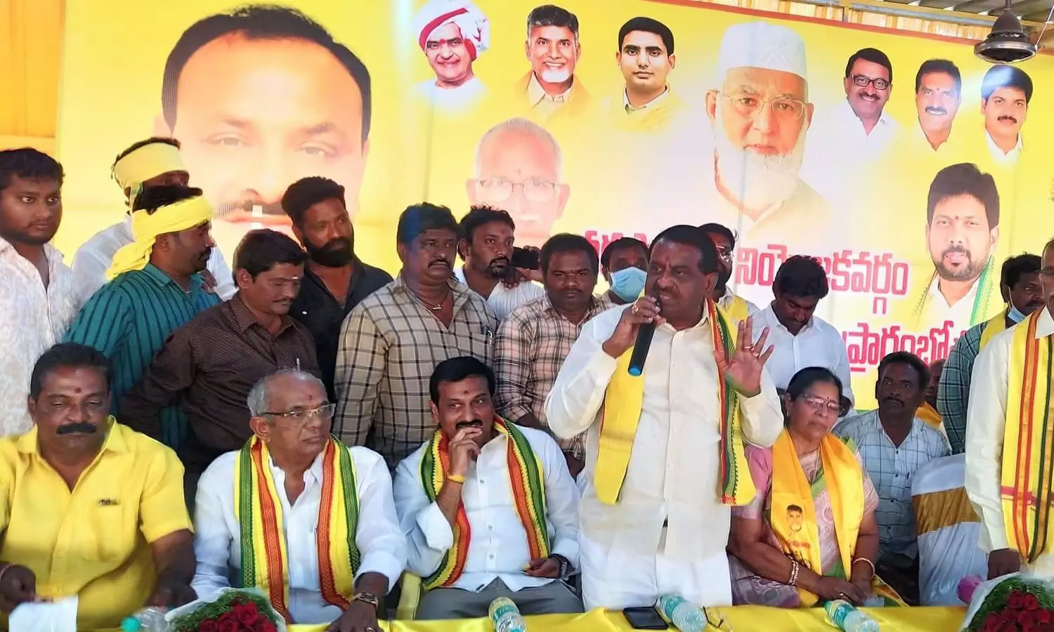 టీడీపీతో జనసేనను కలవనివ్వడం లేదు టీడీపీతో జనసేనను కలవనివ్వడం లేదు