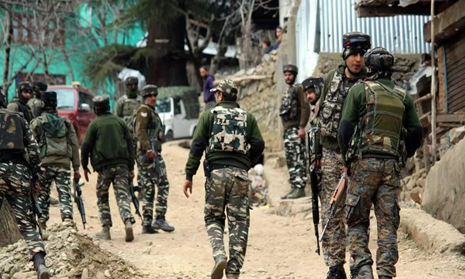 ఉగ్రవాదుల దాడి : ఐదుగురు జవాన్ల మృతి