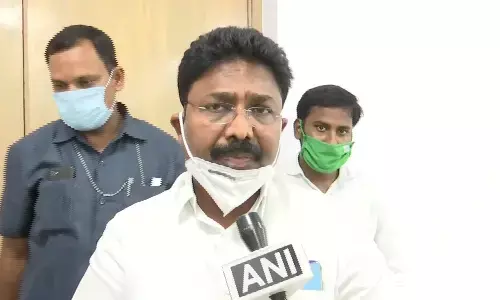 వాళ్లే రాళ్లదాడికి దిగారు ; ఇవిగో ఆధారాలు