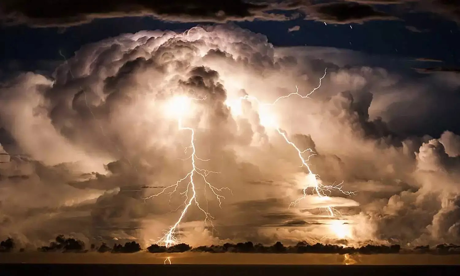 మరికాసేపట్లో పిడుగులు పడతాయ్