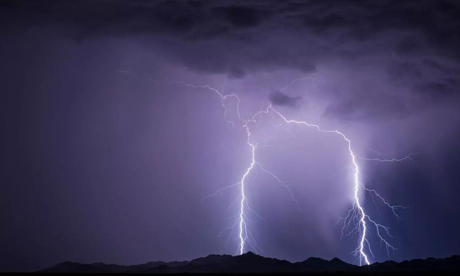 పిడుగుపడి ఇద్దరు మృతి