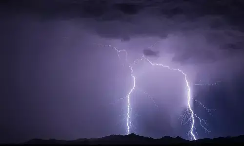 పిడుగుపడి ఇద్దరు మృతి