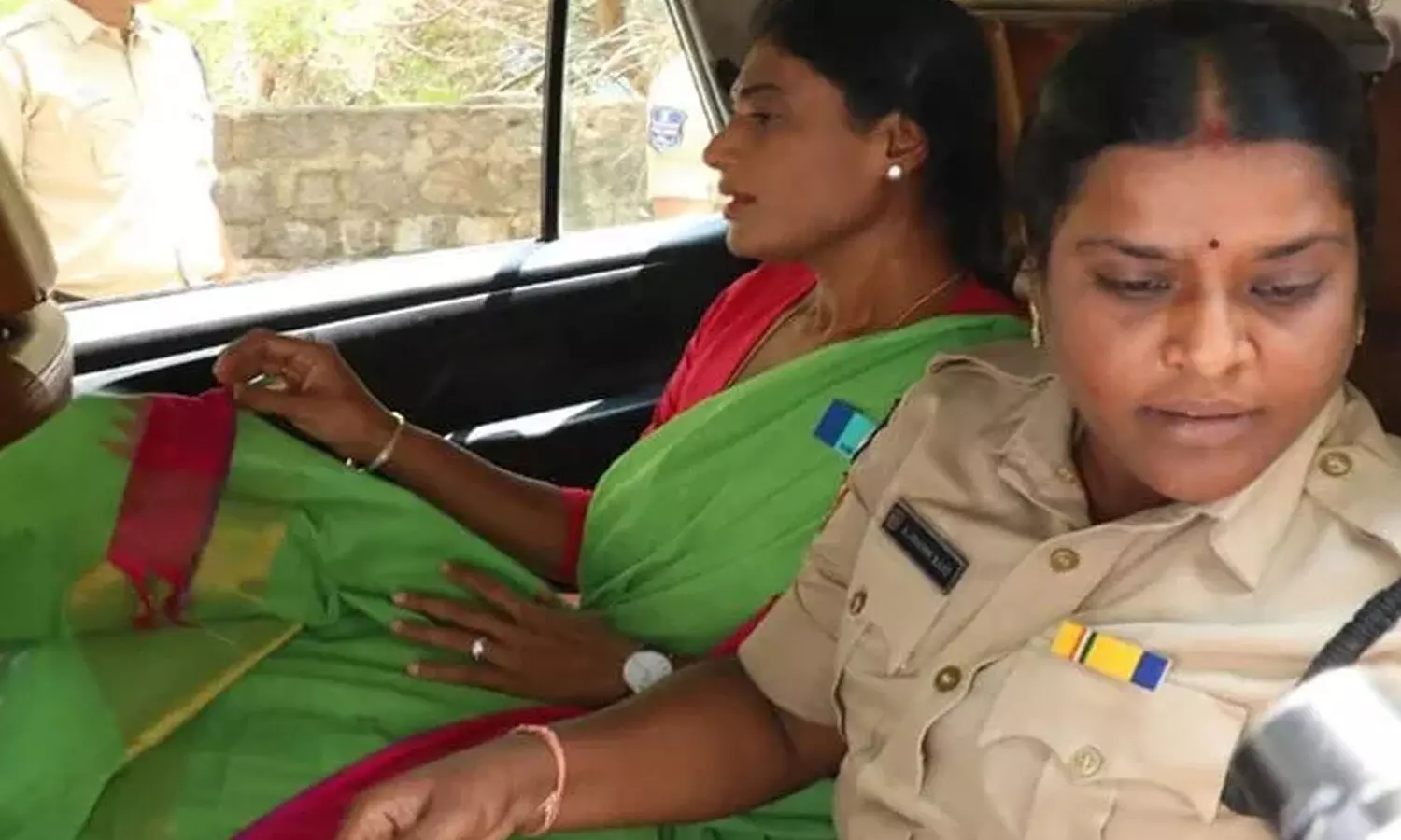 చంచల‌్‌గూడ జైలులో షర్మిల