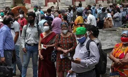 రిలీఫ్ : తగ్గిన కరోనా కేసులు