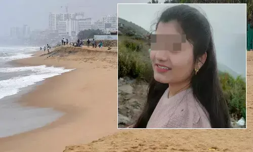 woman suspiciously died at vizag rk beach, gajuwaka swathi death mystery