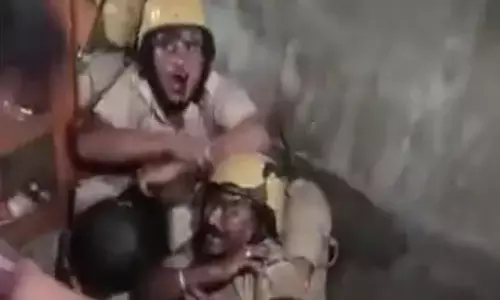 police beaten by mob, trunamool congress, west bengals kaliaganj