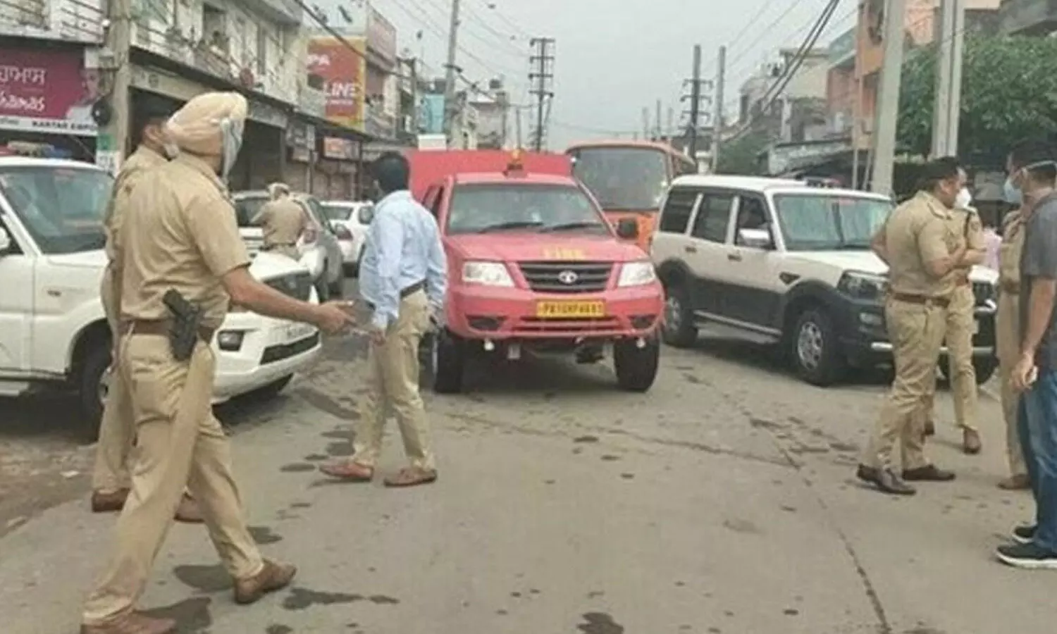 గ్యాస్‌ లీకయి నలుగురి మృతి